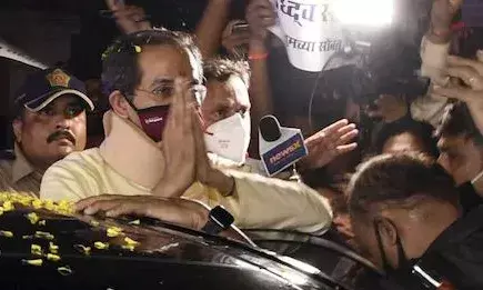 उद्धव ठाकरेंनी वर्षा बंगला सोडला, अनेक स्तरातून कौतुकाचा वर्षाव