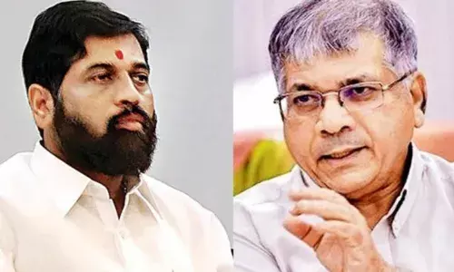 #MVACrises  पक्षात या मगच सरकार स्थापन करू, भाजपची एकनाथ शिंदेंसमोर अट?, प्रकाश आंबेडकरांनी व्यक्त केली शक्यता