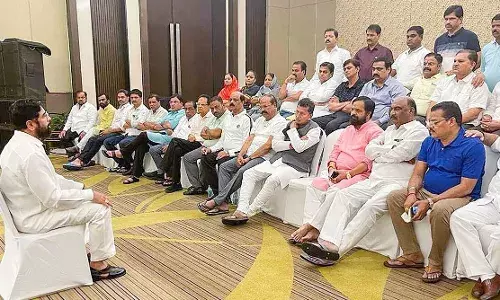 भाजपसोबत युती करा, दीपक केसकरकरांचे उद्धव ठाकरेंना पत्र