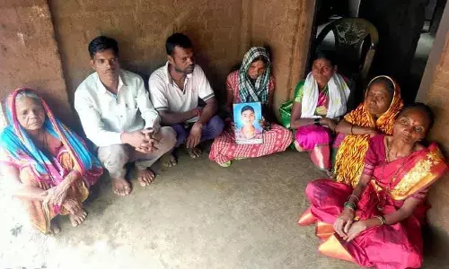 Max Maharashtra चा पाठपुरावा यशस्वी,  पीडित कुटुंबाला महावितरणकडून ४ लाख भरपाई Max Maharashtra चा पाठपुरावा यशस्वी,  पीडित कुटुंबाला महावितरणकडून ४ लाख भरपाई