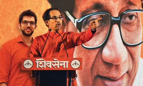 खरी शिवसेना कोणती, हे कसे ठरणार?