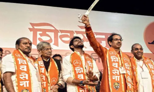 शिवसेना संपली नाही, नव्याने जन्म घेत आहे