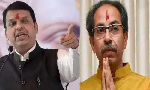 देवेंद्र फडणवीस यांनी फेटाळली उध्दव ठाकरे यांची विनंती देवेंद्र फडणवीस यांनी फेटाळली उध्दव ठाकरे यांची विनंती