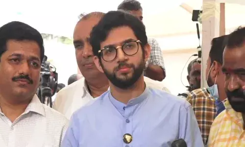 आदित्य ठाकरे यांच्यासह 16 आमदार होणार अपात्र? आदित्य ठाकरे यांच्यासह 16 आमदार होणार अपात्र?