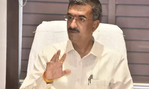 संजय राऊत यांच्यामुळेच शिवसेना फुटली - शंभूराज देसाई