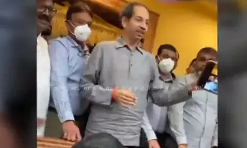 साहेब फक्त या गद्दारांना काढा, शिवसैनिक उद्धव ठाकरेंपुढे गरजले साहेब फक्त या गद्दारांना काढा, शिवसैनिक उद्धव ठाकरेंपुढे गरजले