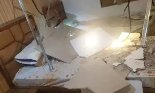 Its Not OK ... शहाजी बापू थोडक्यात बचावले.