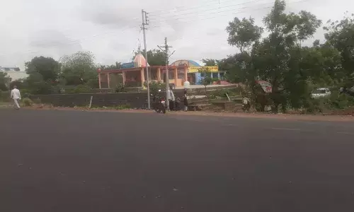 पालखी मार्गावर रस्त्याचा पेच; आषाढी एकादशीला आंदोलन पालखी मार्गावर रस्त्याचा पेच; आषाढी एकादशीला आंदोलन