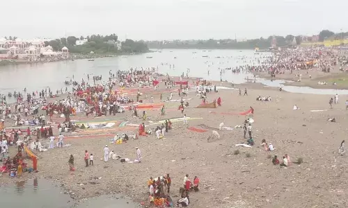 पंढरपुरातील सोयी सुविधा बद्दल भाविकातून नाराजी पंढरपुरातील सोयी सुविधा बद्दल भाविकातून नाराजी