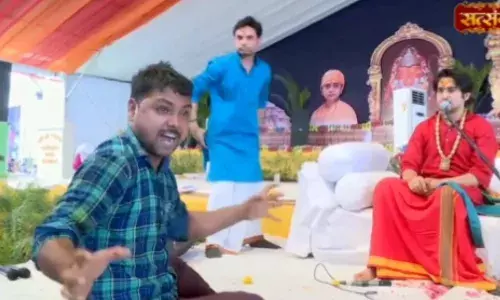 वादग्रस्त कथावाचक धीरेंद्र कृष्ण शास्त्रीचे थोतांड व्हायरल..