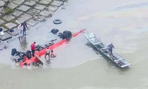 मृत्युमुखी प्रवाशांच्या कुटुंबियांना प्रत्येकी 10 लाखाचे आर्थिक मदत