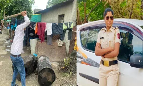 दारुअड्डा उद्ध्वस्त करायला गेलेल्या पथकावर हल्ला,  महिला पोलिस गंभीर जखमी