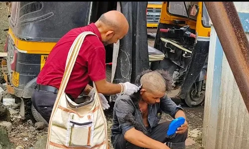 भिकारी, मनोरुग्णांचा आधार रवींद्र बिरारी! भिकारी, मनोरुग्णांचा आधार रवींद्र बिरारी!