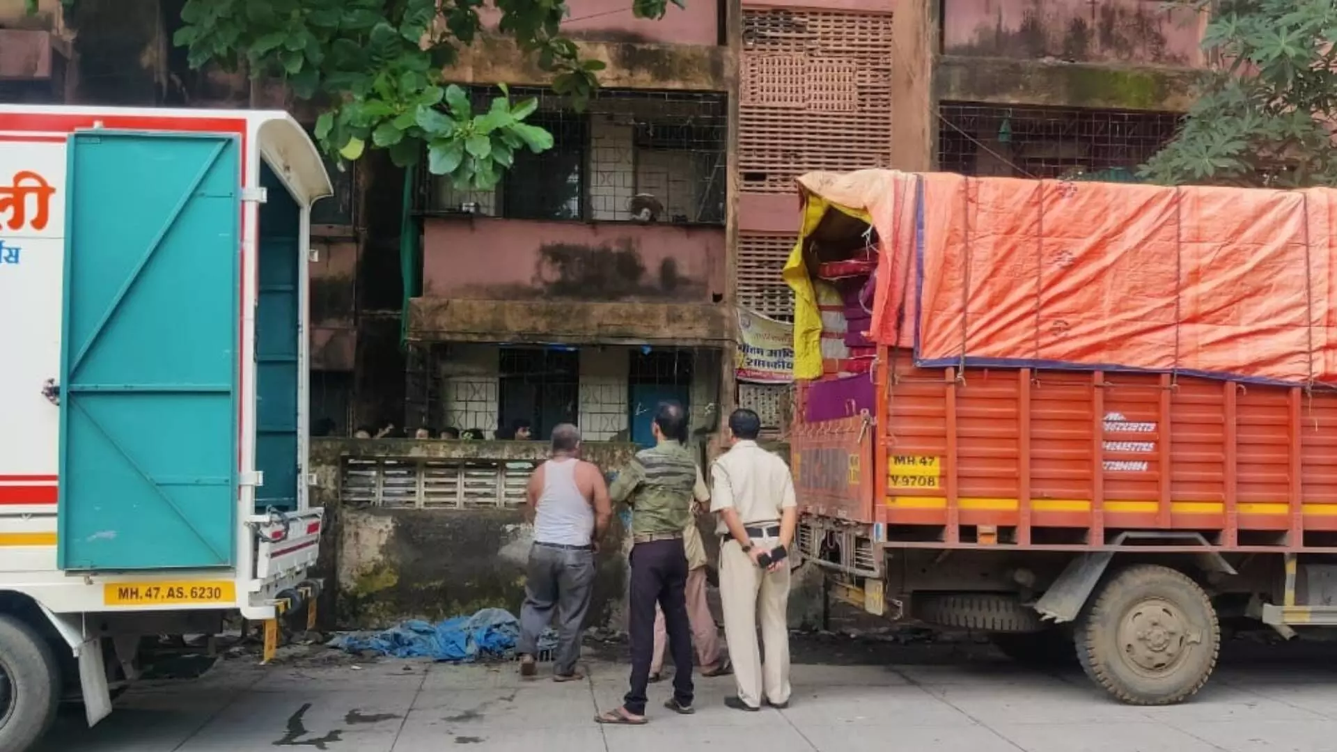 राष्ट्रपतीपदी आदिवासी महिला; मात्र देशाच्या आर्थिक राजधानी आदिवासी विद्यार्थ्यांची परवड