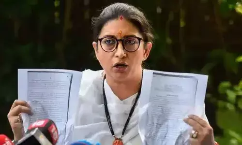 स्मृती इराणी संतापल्या; काँग्रेस नेत्यांना धाडल्या नोटिसा