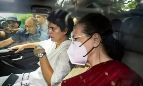 सोनिया गांधींची ED चौकशी, राहुल गांधी पोलिसांच्या ताब्यात सोनिया गांधींची ED चौकशी, राहुल गांधी पोलिसांच्या ताब्यात