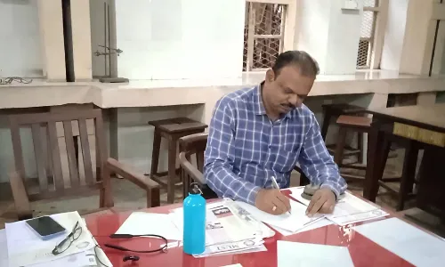 न्यायालयाच्या आदेशानंतरही शिक्षकांना पेन्शन मिळत नाही न्यायालयाच्या आदेशानंतरही शिक्षकांना पेन्शन मिळत नाही