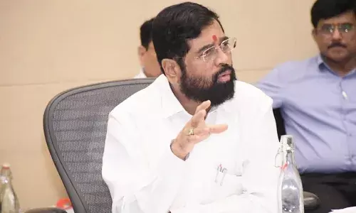 काहीही केलं तरी विलिनीकरण हाच एकनाथ शिंदे यांच्यासमोर एकमेव पर्याय!