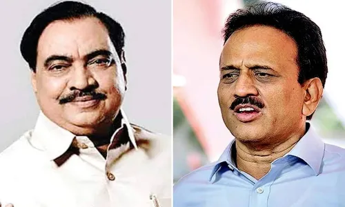 भाजप सत्तेत येताच एकनाथ खडसेंना धक्का भाजप सत्तेत येताच एकनाथ खडसेंना धक्का