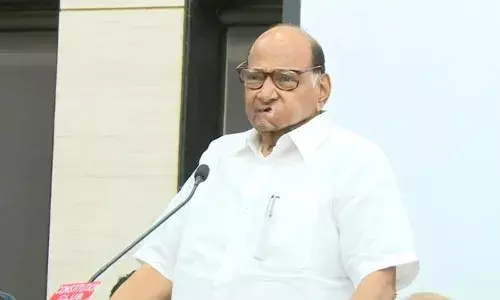 राज्यापालांच्या टोपीचा रंग आणि...शरद पवार यांचा टोला राज्यापालांच्या टोपीचा रंग आणि...शरद पवार यांचा टोला