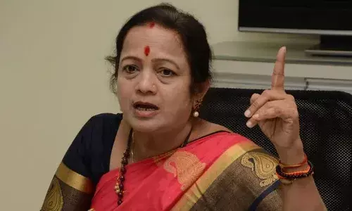 EDला सामोरे जा नाहीतर भाजपात या, दोनच पर्याय- किशोरी पेडणेकर EDला सामोरे जा नाहीतर भाजपात या, दोनच पर्याय- किशोरी पेडणेकर