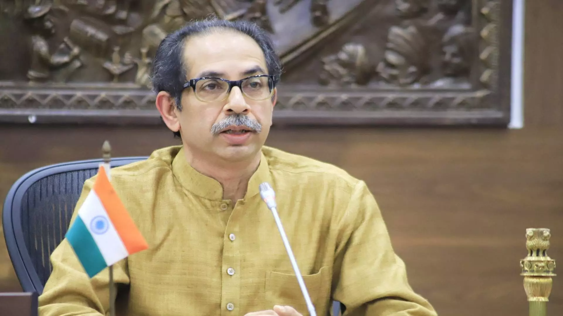 Uddhav Thackeray : रस्ता आणि कागदावरच्या लढाईत मागे पडणार नाही