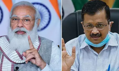 मोफत योजनांवरून केजरीवाल विरूद्ध नरेंद्र मोदी सामना मोफत योजनांवरून केजरीवाल विरूद्ध नरेंद्र मोदी सामना