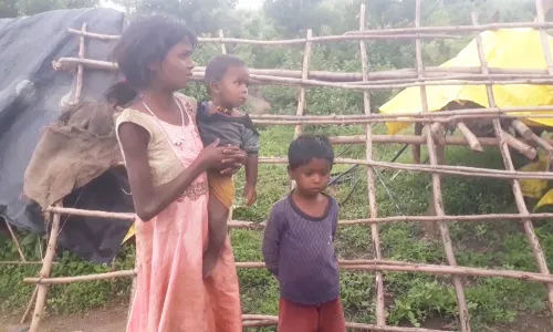 तिरंगा पोहोचला पण इंडिया यांच्यापर्यंत कधी पोहोचणार? तिरंगा पोहोचला पण इंडिया यांच्यापर्यंत कधी पोहोचणार?
