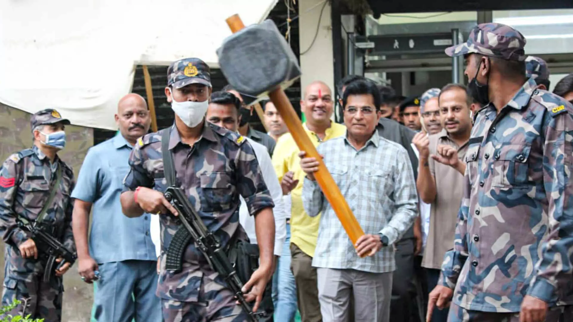 हातोडा घेऊन किरीट सोमय्या दापोलीत दाखल