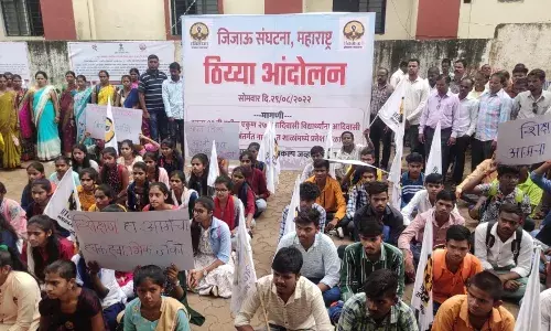 आदिवासी विद्यार्थी ११वी प्रवेशापासून वंचित; जिजाऊ संघटनेमार्फत ठिय्या आंदोलन