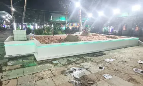 Yakub Memon च्या कबरीचा वाद, जामा मशीद ट्रस्टने आरोप फेटाळले Yakub Memon च्या कबरीचा वाद, जामा मशीद ट्रस्टने आरोप फेटाळले