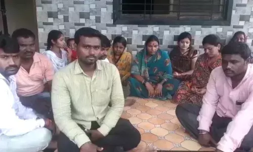 दिव्यांग मुलीला न्याय मिळाला नाही तर कुटुंबासह मंत्रालयासमोर आत्मदहन इशारा दिव्यांग मुलीला न्याय मिळाला नाही तर कुटुंबासह मंत्रालयासमोर आत्मदहन इशारा