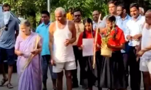 कॅन्सरवर मात करुन परतलेल्या प्रकाश आमटे यांचे जोरदार स्वागत