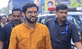 एक हजार खोके एकदमच ओक्के, आदित्य ठाकरेंवर शिंदे गटाचा हल्ला