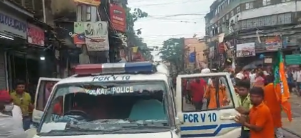 पश्चिम बंगालमध्ये भाजपच्या आंदोलनाला हिंसक वळण, पोलिसांवर हल्ला, गाडी फोडली