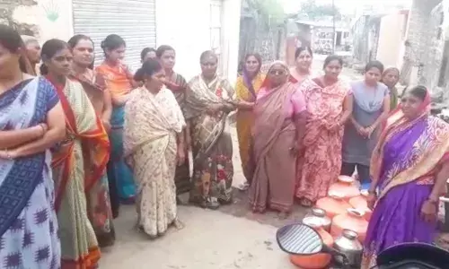 नेत्यांची राजकीय उणीधुनी; मूलभूत प्रश्नांकडे दुर्लक्ष नेत्यांची राजकीय उणीधुनी; मूलभूत प्रश्नांकडे दुर्लक्ष