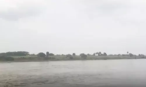 भीमा नदीला येणाऱ्या वारंवार पुरामुळे भुई समाजाची पुनर्वसनाची मागणी भीमा नदीला येणाऱ्या वारंवार पुरामुळे भुई समाजाची पुनर्वसनाची मागणी