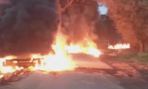 Breaking News : सुरजागडमध्ये नागरिकांचा उद्रेक, नागरिकांनी पेटवले ट्रक