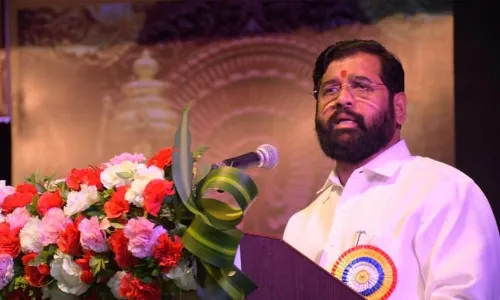 हिंदवी तोफ धडाडणार म्हणत शिंदे गटाचा टिजर प्रदर्शित हिंदवी तोफ धडाडणार म्हणत शिंदे गटाचा टिजर प्रदर्शित