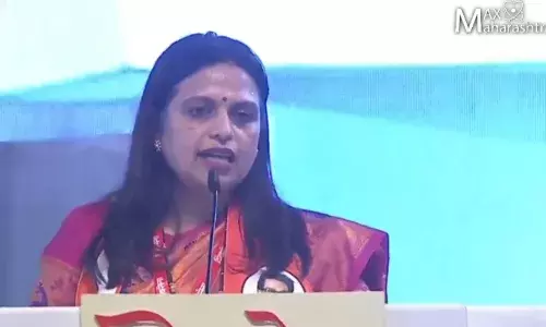 ठाकरे फक्त नावाने असुन चालत नाही तर विचारांनी असावं लागतं - शीतल म्हात्रे ठाकरे फक्त नावाने असुन चालत नाही तर विचारांनी असावं लागतं - शीतल म्हात्रे