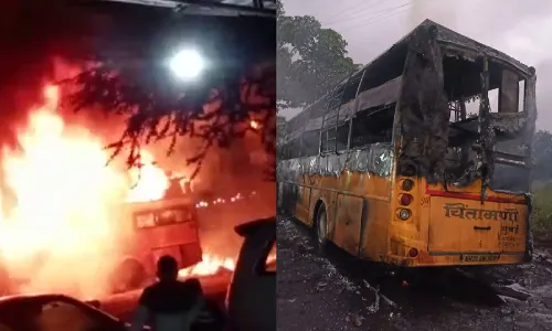 Nashik Bus Fire : नाशिक दुर्घटनाग्रस्तांना मुख्यमंत्र्यांसह पंतप्रधान मोदी यांनी जाहीर केली मदत Nashik Bus Fire : नाशिक दुर्घटनाग्रस्तांना मुख्यमंत्र्यांसह पंतप्रधान मोदी यांनी जाहीर केली मदत