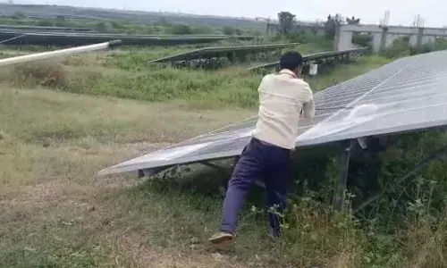 प्रकल्पग्रस्तांनी सोलर कंपनीवर चढवला हल्ला! प्रकल्पग्रस्तांनी सोलर कंपनीवर चढवला हल्ला!