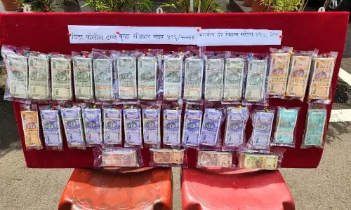 तिजोरी पळवणाऱ्या चोराच्या पोलिसांनी आवळल्या मुसक्या, तिजोरी केली हस्तगत तिजोरी पळवणाऱ्या चोराच्या पोलिसांनी आवळल्या मुसक्या, तिजोरी केली हस्तगत