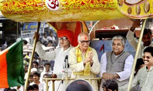 लाल कृष्ण अडवाणी यांची  रथयात्रा आठवते ? -  केमिल पारखे लाल कृष्ण अडवाणी यांची  रथयात्रा आठवते ? -  केमिल पारखे