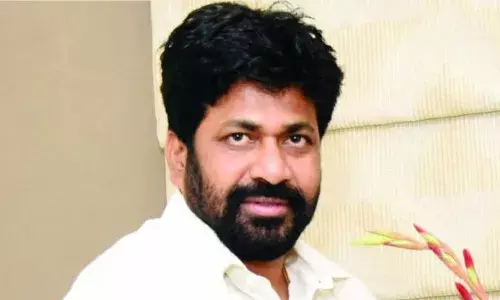 दिलजमाईनंतर माजी मंत्री बच्चू कडू प्रसारमाध्यमांसमोर दिलजमाईनंतर माजी मंत्री बच्चू कडू प्रसारमाध्यमांसमोर