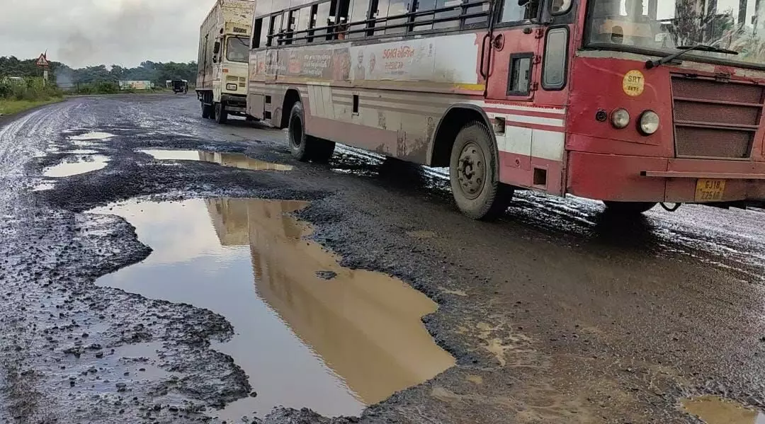 मुंबई-गोवा महामार्गावर बारा कोटीचा धुरळा;बांधकाम विभागाकडे जाणार दुरुस्तीची जबाबदारी