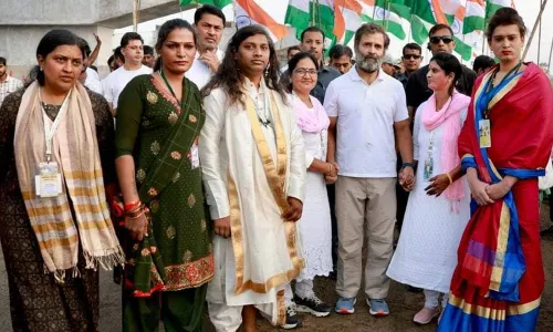 #BharatJodoYatra : राहुल गांधीला भेटल्यावर शब्द फुटेना