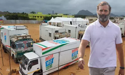 ही गाडी नसती तर राहुल गांधी कोणालाच दिसले नसते ही गाडी नसती तर राहुल गांधी कोणालाच दिसले नसते