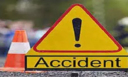 Bihar Accident : बिहारमध्ये गर्दीत ट्रक घुसला, 12 लोकांना चिरडले, दुर्घटनेची पंतप्रधान मोदी यांच्याकडून दखल Bihar Accident : बिहारमध्ये गर्दीत ट्रक घुसला, 12 लोकांना चिरडले, दुर्घटनेची पंतप्रधान मोदी यांच्याकडून दखल
