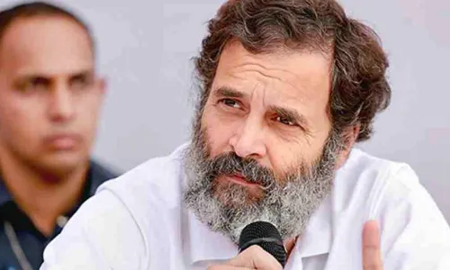 आम्ही म्हणतो कर्जमाफी, ते म्हणतात विराटने कसली बाउंड्री मारली राहुल गांधींची भाजपवर टीका.. आम्ही म्हणतो कर्जमाफी, ते म्हणतात विराटने कसली बाउंड्री मारली राहुल गांधींची भाजपवर टीका..